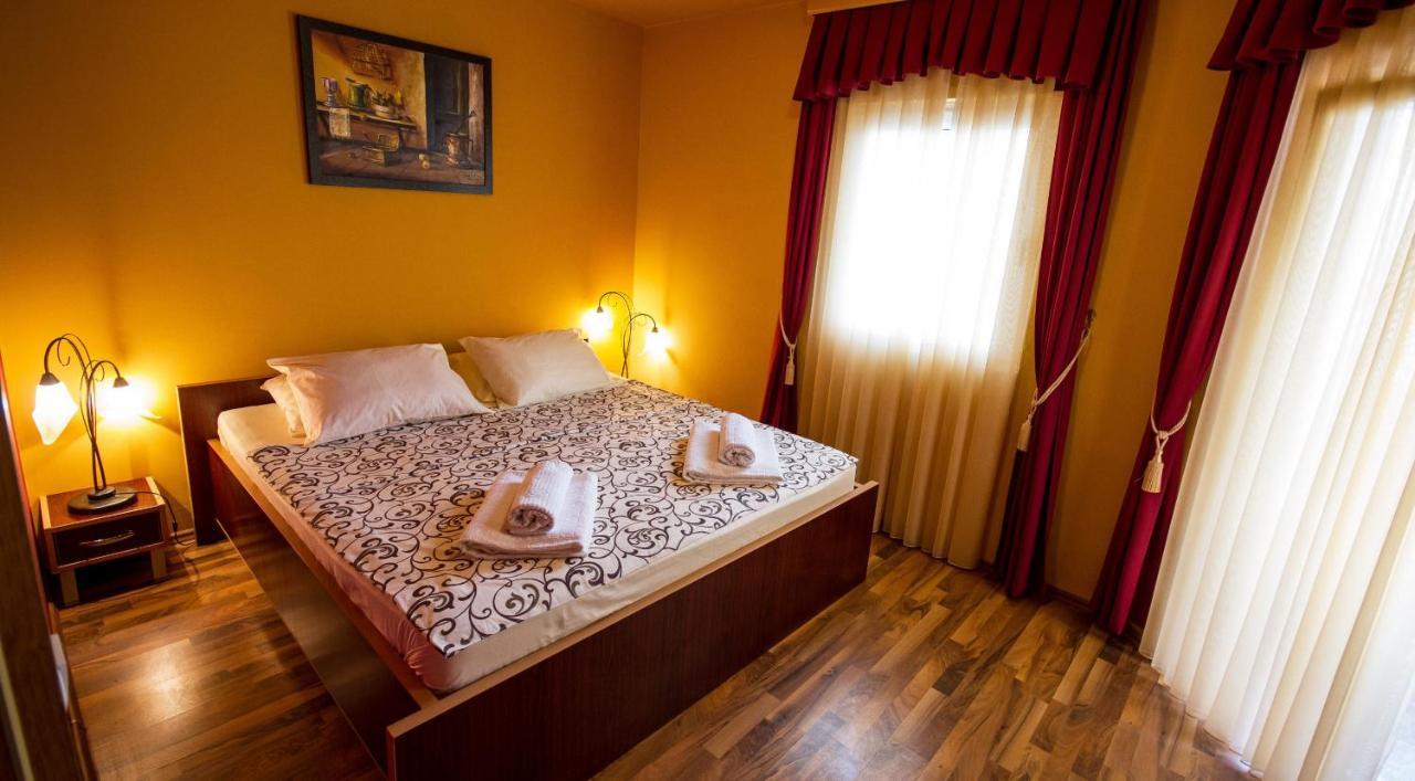 Apart Hotel Samardzic Tivat Rom bilde